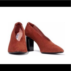 Aja suede pumps